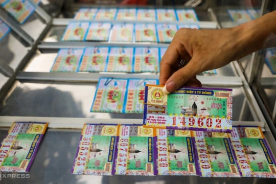 Trúng “đậm” 8 giải độc đắc, người phụ nữ bán thịt vẫn giản dị, chăm làm từ thiện