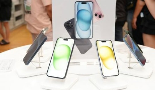 Giá iPhone 15, iPhone 15 Pro Max đang giảm kỷ lục, rẻ hơn hẳn iPhone 16 mới ra