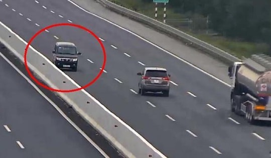 Tài xế có thể bị phạt tới 30 - 40 triệu đồng, trừ hết điểm GPLX nếu lái ô tô ngược chiều, đi lùi trên cao tốc