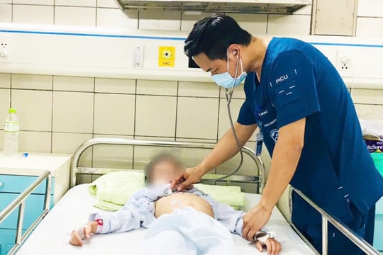 Tự uống cả chục loại thuốc trị ho, bé trai 7 tuổi sốc phản vệ nguy kịch