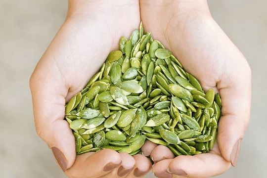 7 lý do để ăn một thìa cà phê hạt bí mỗi ngày