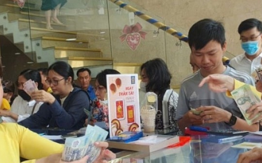 Khoảng cách chưa từng có giữa giá vàng miếng SJC và vàng nhẫn 9999