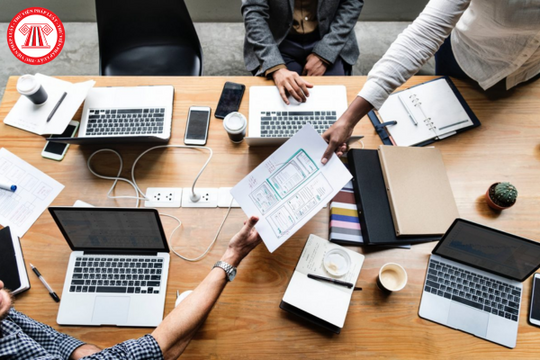 Đại hội đồng cổ đông có được ủy quyền cho hội đồng quản trị thay đổi ngành nghề kinh doanh của công ty hay không?