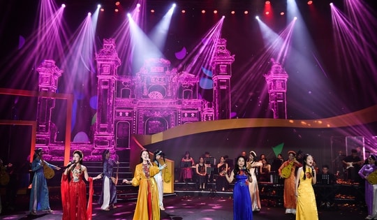 NSƯT Tân Nhàn và dàn nghệ sĩ của Học viện Âm nhạc Quốc gia tỏa sáng trong "Cảm xúc tháng 10"