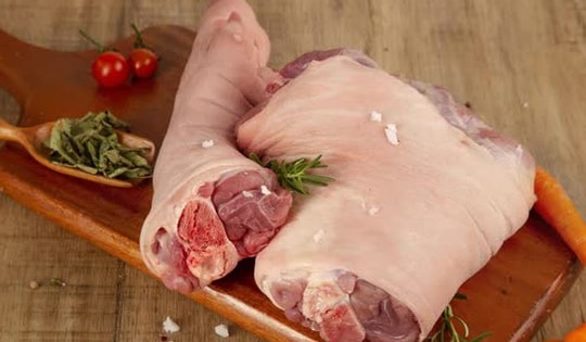Chân giò lợn nên chọn loại cong hay thẳng? Hóa ra lâu nay nhiều người vẫn đang hiểu sai