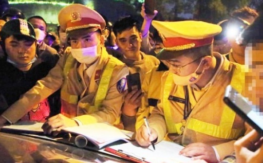 Bỏ quy định người dân được giám sát CSGT bằng máy ghi âm, ghi hình