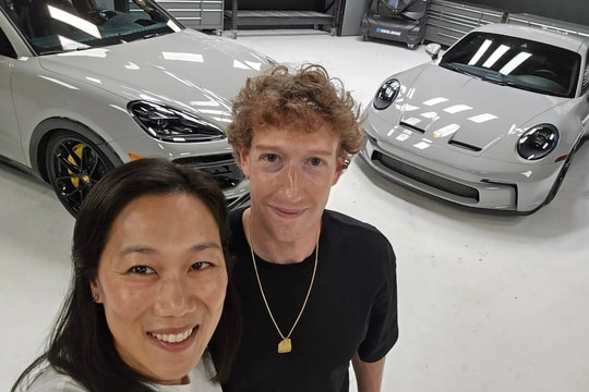 Chiều vợ, Mark Zuckerberg độ Porsche Cayenne Turbo GT thành minivan