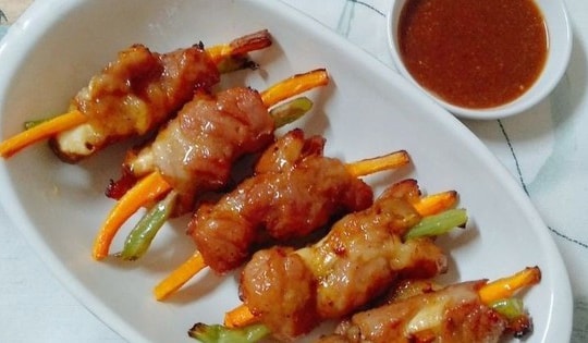 Thịt cuộn rau củ nướng bằng nồi chiên không dầu, món ăn ngon bùi không ngấy, trẻ con ăn thun thút