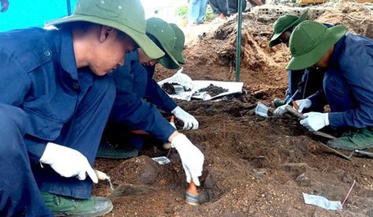 Phát hiện mộ chôn tập thể cạnh Quốc lộ 19: Xác định 32 bộ hài cốt liệt sĩ và nhóm chung