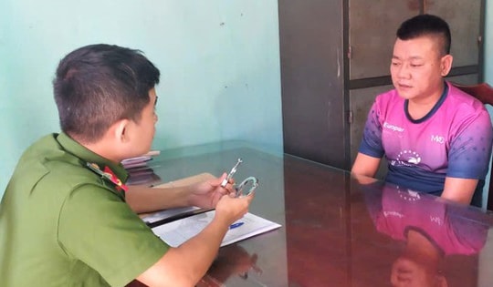 Giả danh công an cưỡng đoạt 100 triệu đồng của gái mại dâm