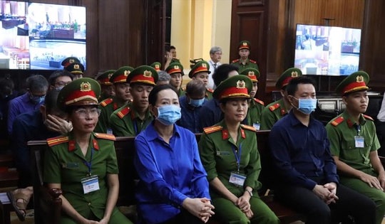 Bà Trương Mỹ Lan cùng cháu gái, em dâu bật khóc nhận tội