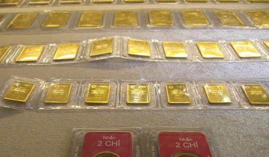 Giá vàng neo cao, USD có diễn biến mới