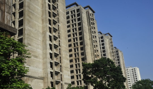 Hàng trăm căn hộ chung cư bỏ hoang hơn 1 thập kỷ ở Hà Nội khiến người dân xót xa: "Quá lãng phí"