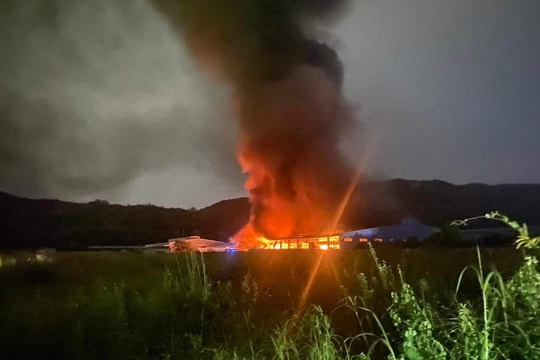 Cháy khủng khiếp tại công ty giày da: Mất trắng gần 100 tỷ đồng, hàng nghìn người phải nghỉ việc