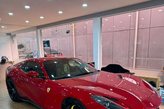 Ferrari 812 mui trần giá khoảng 20 tỷ sẽ sớm về tay ông Đặng Lê Nguyên Vũ?