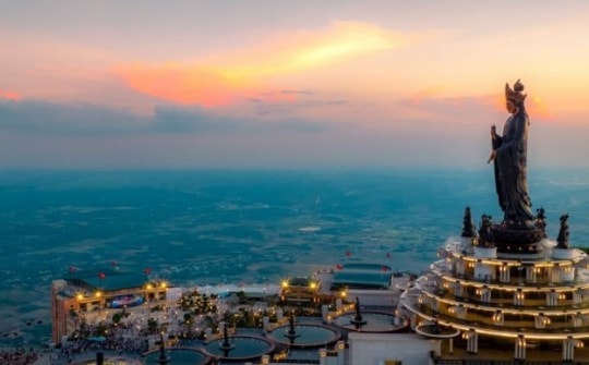 Vì sao núi Bà Đen, Tây Ninh được chọn là điểm đến của 1.000 đại biểu trong đại lễ Vesak 2025?