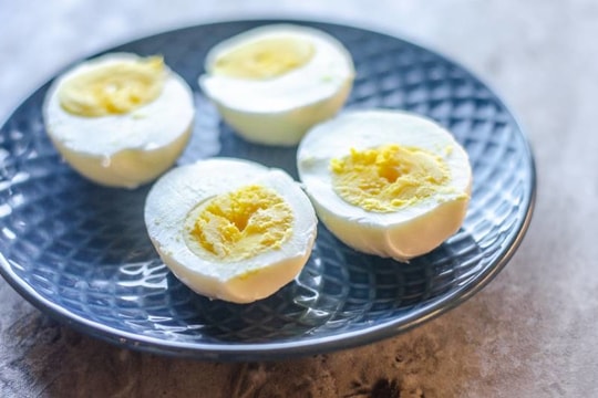 10 dưỡng chất cơ thể nhận được nhờ ăn hai quả trứng luộc mỗi ngày