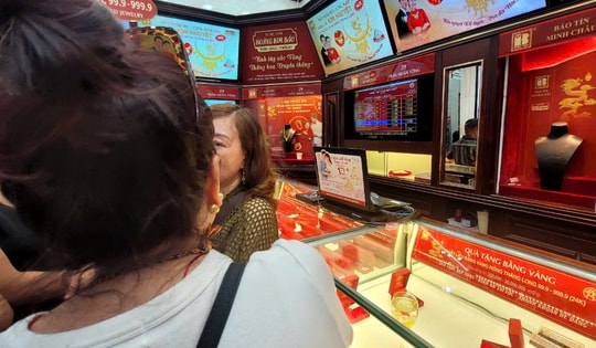 Khách hàng "may mắn" mới mua được 1 - 2 chỉ vàng nhẫn