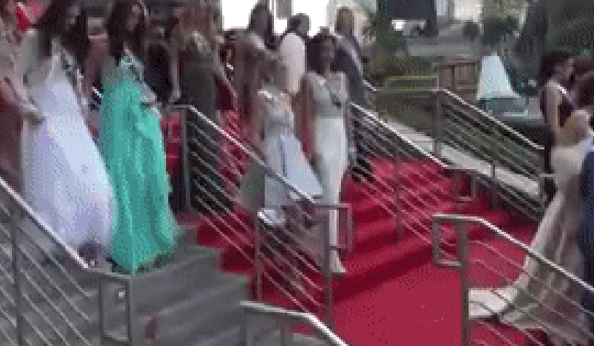 Hành động của Quế Anh khiến fan sắc đẹp gọi tên Phạm Hương