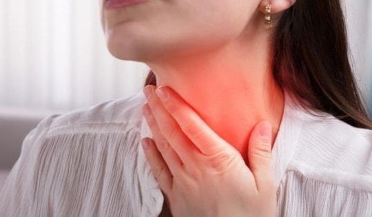 Đau họng do đâu?