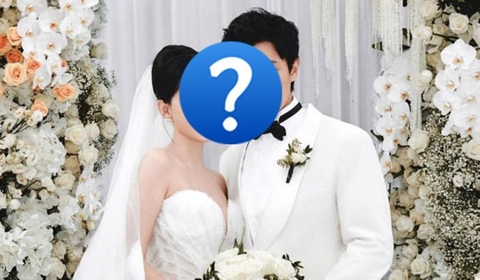 Bị nhắc nhở chuyện sinh con, nữ diễn viên U50 vừa tổ chức đám cưới thẳng thắn đáp: "Có quan trọng không?"