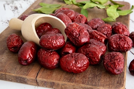 4 nhóm người nên tránh ăn táo đỏ