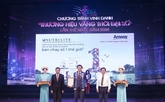 Amway Việt Nam vinh dự nhận giải thưởng thương hiệu vàng phát triển bền vững