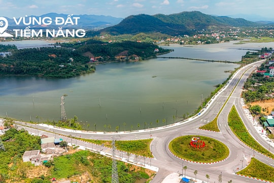 Toàn cảnh hồ có lịch sử hàng trăm năm, được Xuân Trường đề nghị đầu tư 10.000 tỷ để thành khu du lịch sinh thái