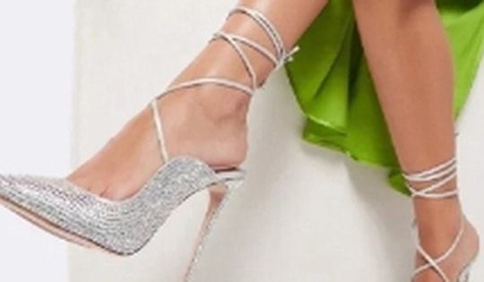 Bí quyết chọn giày cao gót vừa đẹp, vừa êm chân cho mọi dịp vào thu