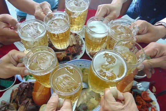 Uống 6 lon bia, mất bao lâu nồng độ cồn về 0?