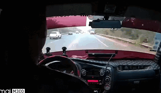 Hà Nội: Khoảnh khắc vụ tai nạn khiến tài xế xe tải tử vong trên Đại lộ Thăng Long