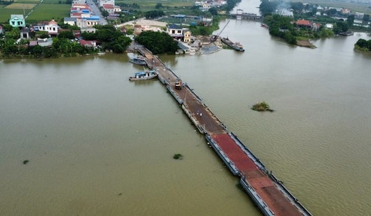 Sau sự cố bị đứt, cầu phao Ninh Cường ở Nam Định đã được nối và chờ ngày thông xe