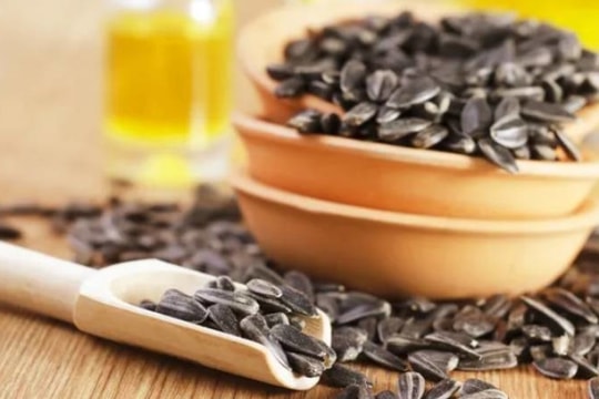 8 lợi ích cơ thể nhận được khi ăn hạt hướng dương mỗi ngày