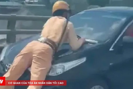 Xét xử tài xế vượt đèn đỏ, hất CSGT lên nắp ca-pô