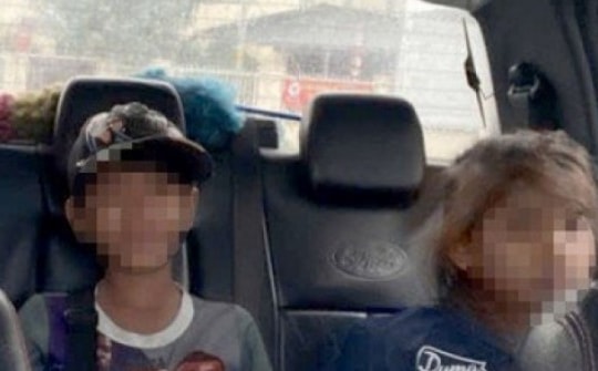 Vụ trẻ em quỳ gối ăn xin ở TPHCM: Truy vết, xử lý người chăn dắt