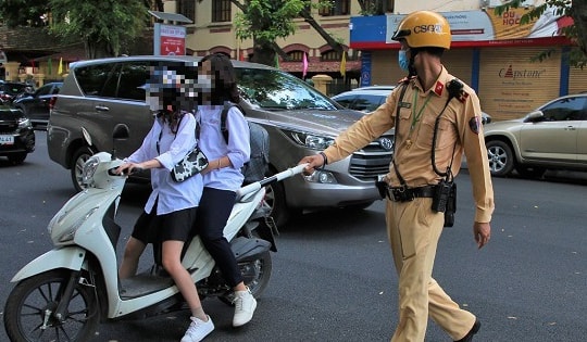 CSGT Hà Nội gửi thông báo về ngành giáo dục gần 2.000 học sinh vi phạm giao thông