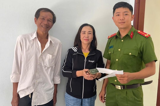 Rút tiền ở ngân hàng rồi bỏ nhầm hơn 100 triệu vào cốp xe của người khác