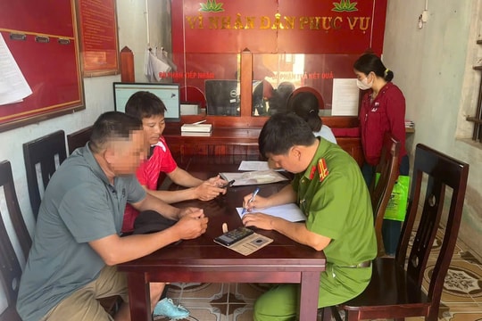 Người đàn ông tại Nghệ An lấy lại được toàn bộ số tiền bị mất trong tài khoản sau khi nhờ công an hỗ trợ