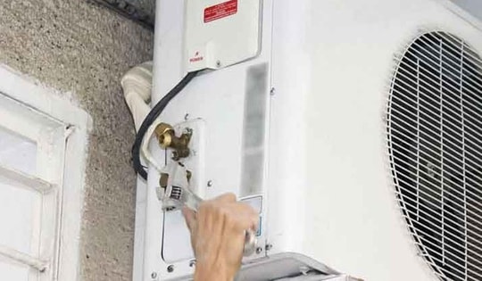 Cục nóng điều hòa kêu ầm ầm, làm ngay cách này khiến máy chạy êm ru, không tốn tiền gọi thợ