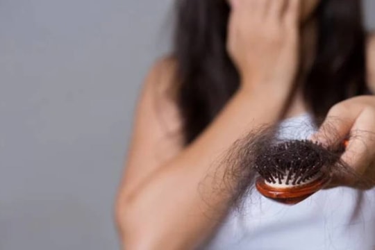 Vì sao rối loạn tuyến giáp gây rụng tóc?