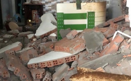 Nổ lò hơi làm sập tường 5 căn nhà ở TP HCM