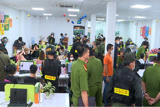 Thủ đoạn rút tiền 614 thẻ tín dụng do 2 nữ quái cầm đầu thực hiện tinh vi thế nào?