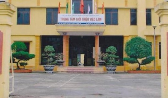 Bắt một giám đốc trung tâm dịch vụ việc làm