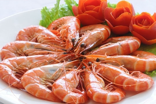 Ăn tôm hấp bia có lên nồng độ cồn?