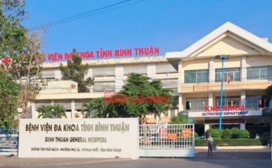 Chồng phóng lửa đốt vợ khi đang chờ làm thủ tục ly hôn