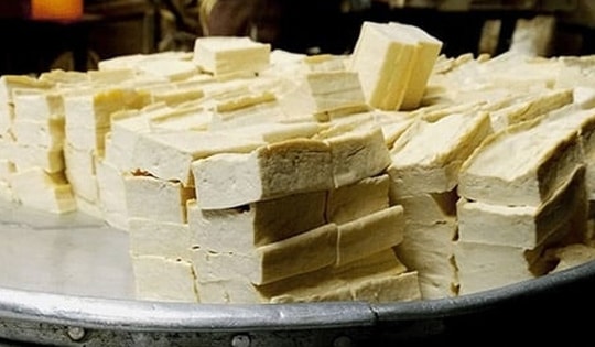 Khi mua đậu phụ nên chọn miếng “ngoài rìa” hay “ở giữa”? Có sự khác biệt lớn bạn cần phải biết để không mua nhầm