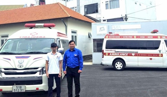 Giải thưởng 'Thanh niên sống đẹp' vinh danh chàng trai Lâm Đồng mang 'xe cứu thương nghĩa tình' đến với người nghèo