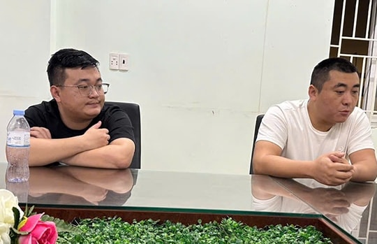 Bắt giữ và bàn giao 2 đối tượng bị truy nã quốc tế