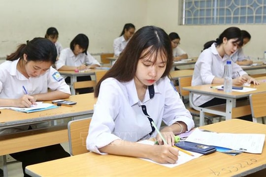 Đề thi minh họa môn Vật Lý tốt nghiệp THPT từ năm 2025