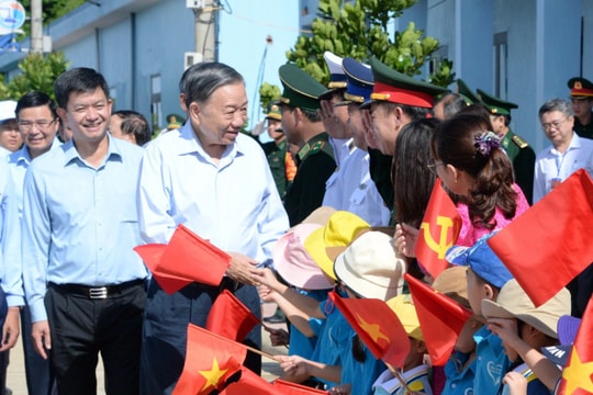 Tổng Bí thư, Chủ tịch nước Tô Lâm thăm, làm việc tại huyện đảo tiền tiêu của Tổ quốc - 'Hòn ngọc xanh trên miền đất lửa'